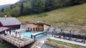 La Ferme de Rochesson, Jacuzzis privatif & Piscine commune